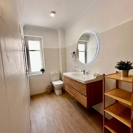 Atuaire En El Centro De Burgos